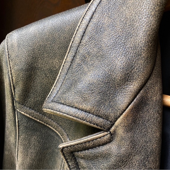 Distressed Leather jacket like new women’s - Picture 5 of 15